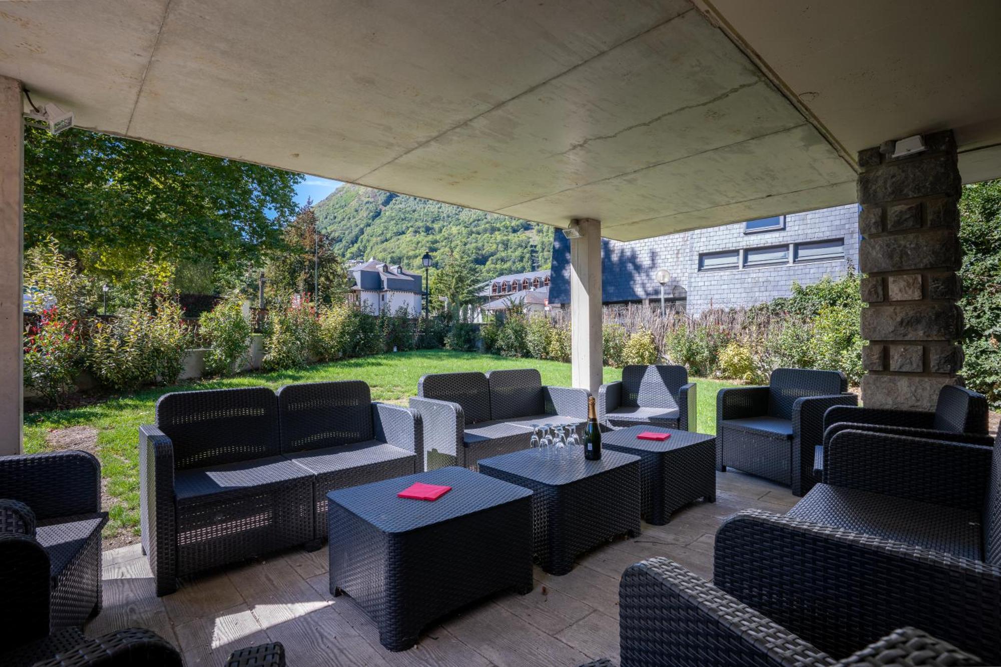 Grand Chalet St-Lary Centre 13 A 15 Pers Сен-Ларі-Сулан Екстер'єр фото